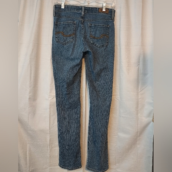 Levi's Signature Mid Rise Straight Cut Jeans Size 8M - Picture 2 of 7